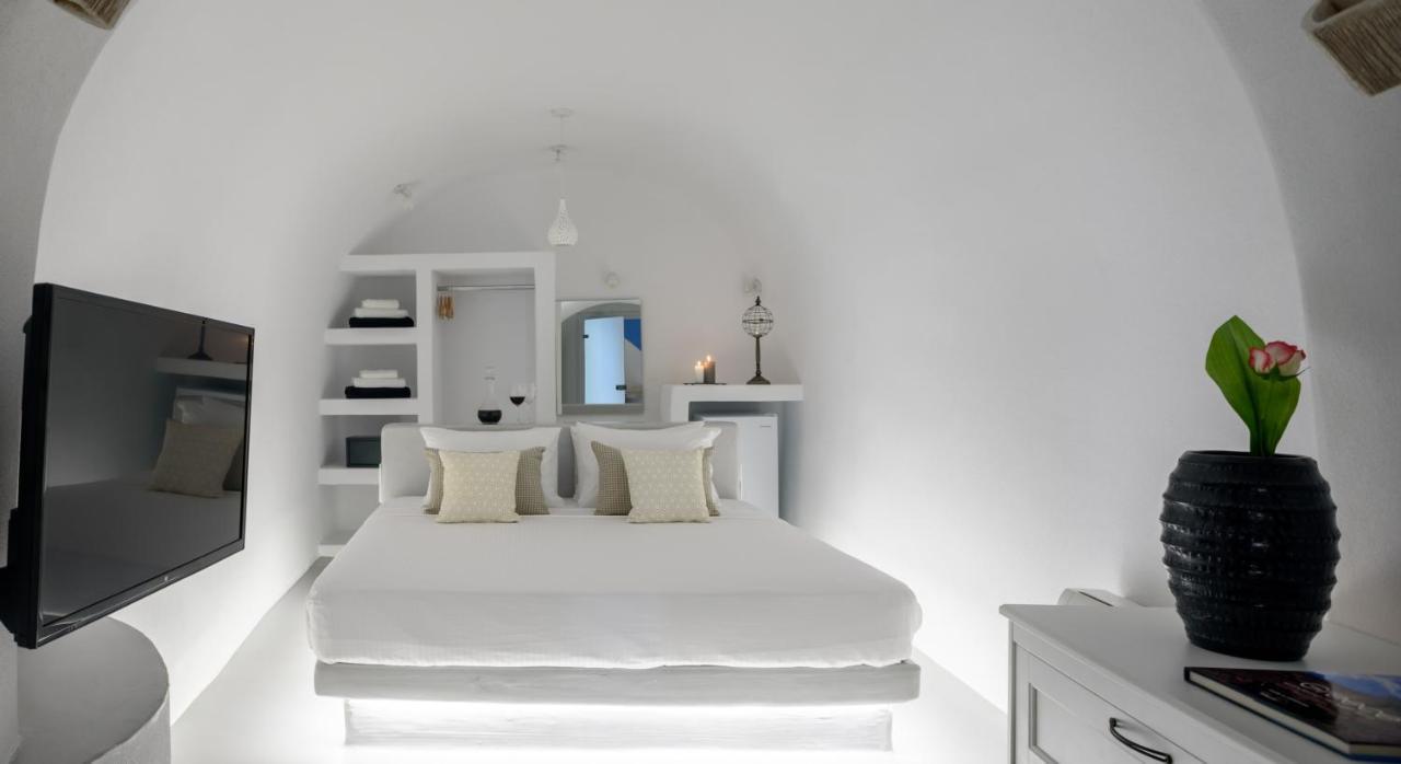 White Dream Suites Fira  Exterior photo